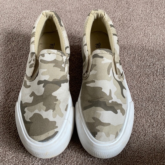 Size 6 Camouflage Flats - Picture 1 of 2